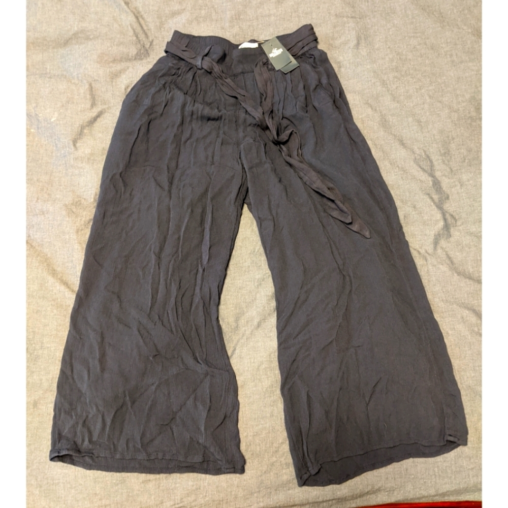Hollister flowy pants, NWT, size small
